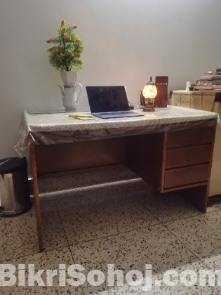 সেগুন কাঠের মজবুত পড়ার টেবিল